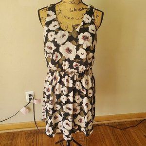 Black & Tan Dry Goods Lush Floral Dress size S